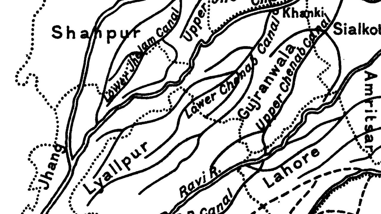 A 1916 line map of the plains from Shahpur to Amritsar, with the Lower Jhelum, Lower Chenab and Upper Chenab canals lettered along their courses, and Lyallpur, Gujranwala and Lahore named between them.